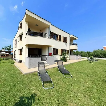 In With Seaview, Balcony, Air Condition, Wifi Apartment