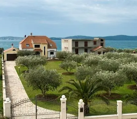 In With Seaview, Balcony, Air Condition, Wifi Apartment Bibinje