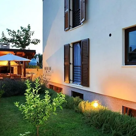 In With Seaview, Balcony, Air Condition, Wifi