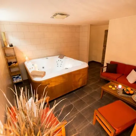 In With Seaview, Balcony, Air Condition, Wifi Apartment *