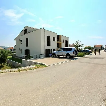 In With Seaview, Balcony, Air Condition, Wifi Apartment Bibinje