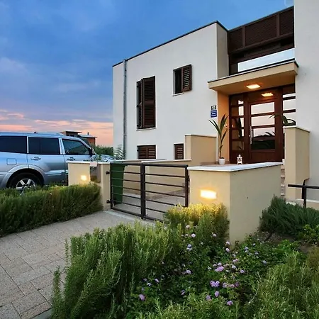 In With Seaview, Balcony, Air Condition, Wifi *