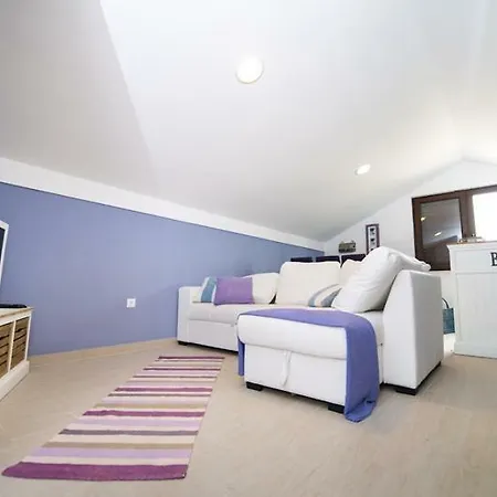 In With Seaview, Balcony, Air Condition, Wifi Bibinje