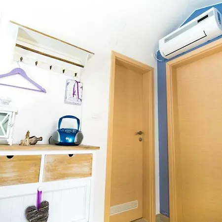 In With Seaview, Balcony, Air Condition, Wifi Διαμέρισμα Bibinje